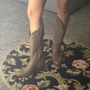 Women's Justin Taupe Leather Cowboy Boots